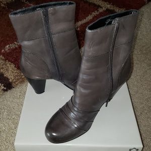 Janet D Dark Gray Leather Boots,Sz 8